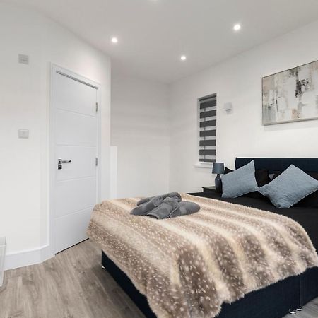 Апартаменты Star London Vivian Avenue 3-Bed Oasis With Garden The Hyde Экстерьер фото