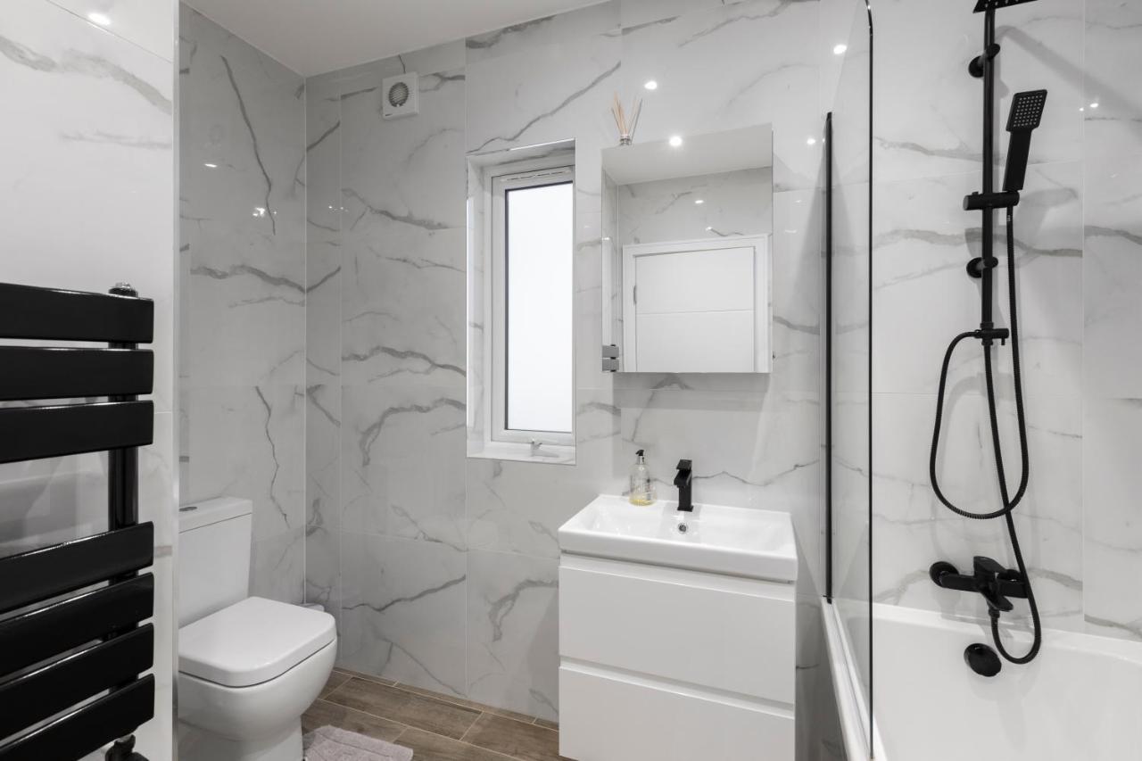 Апартаменты Star London Vivian Avenue 3-Bed Oasis With Garden The Hyde Экстерьер фото